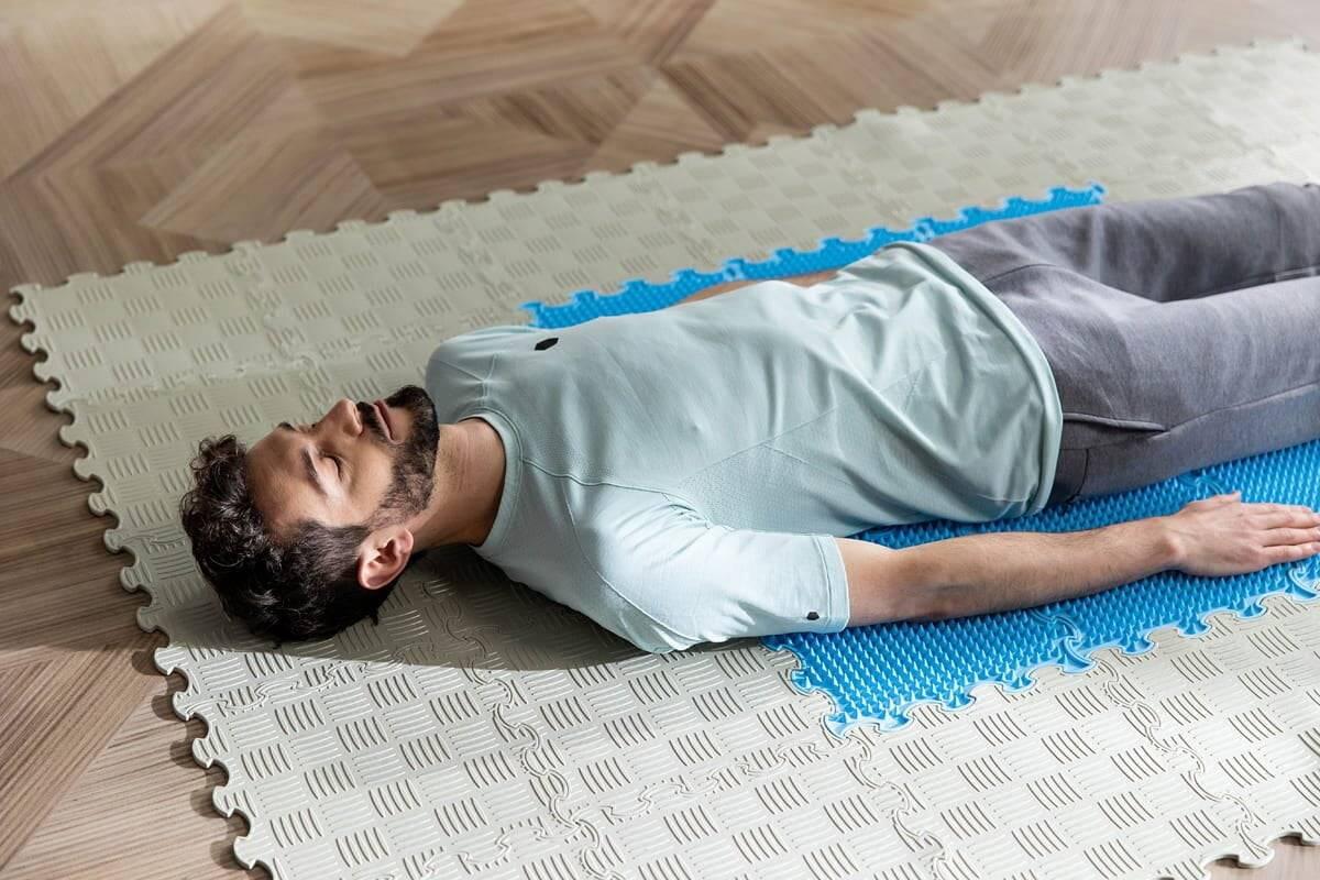 Tapis sensoriel de massage 30 × 30 cm pour les pieds 2/5