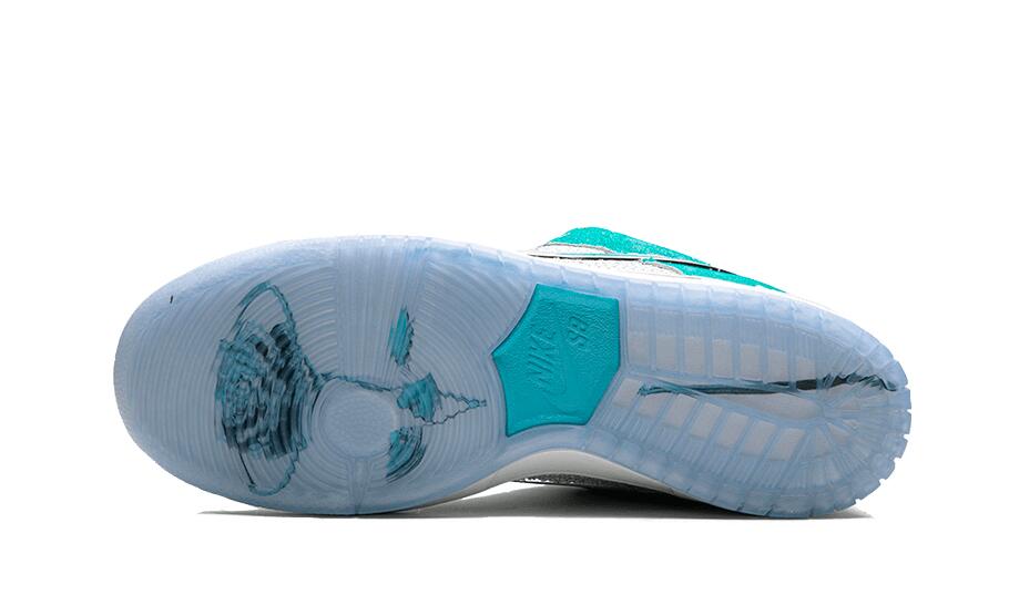 SB Dunk Low April Skateboards 3/4