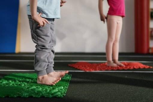 Tapis sensoriel de massage 30 × 30 cm pour les pieds 5/7