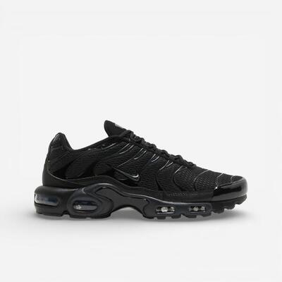 Nike air max plus triple black