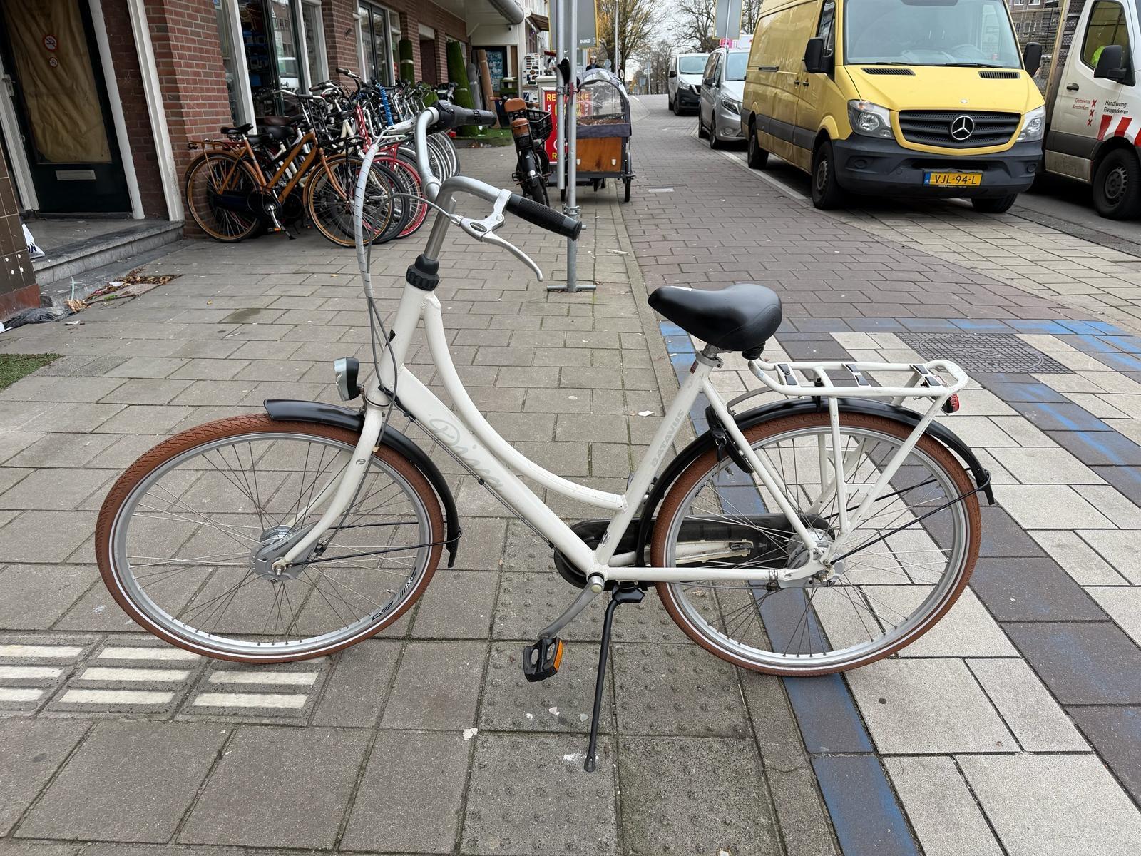 Batavus Diva, wit 2/5