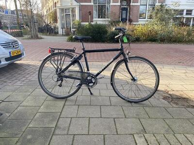 Black cannondale men's city bike