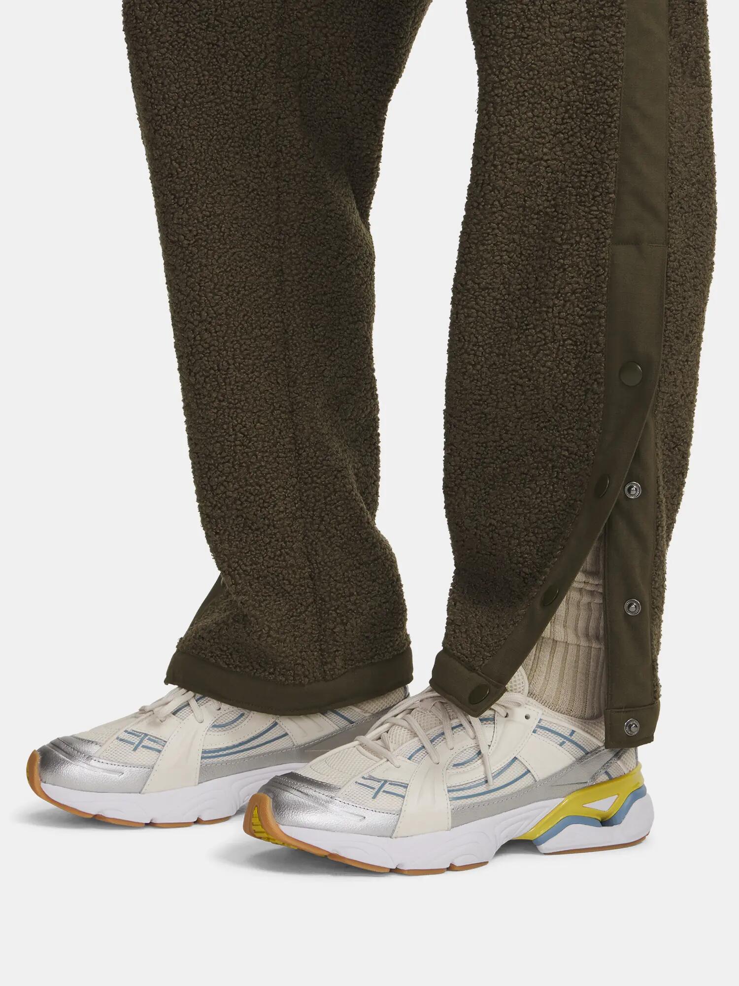 Női sportnadrág Under Armour UA High Pile Fleece Pants-GRN 3/4