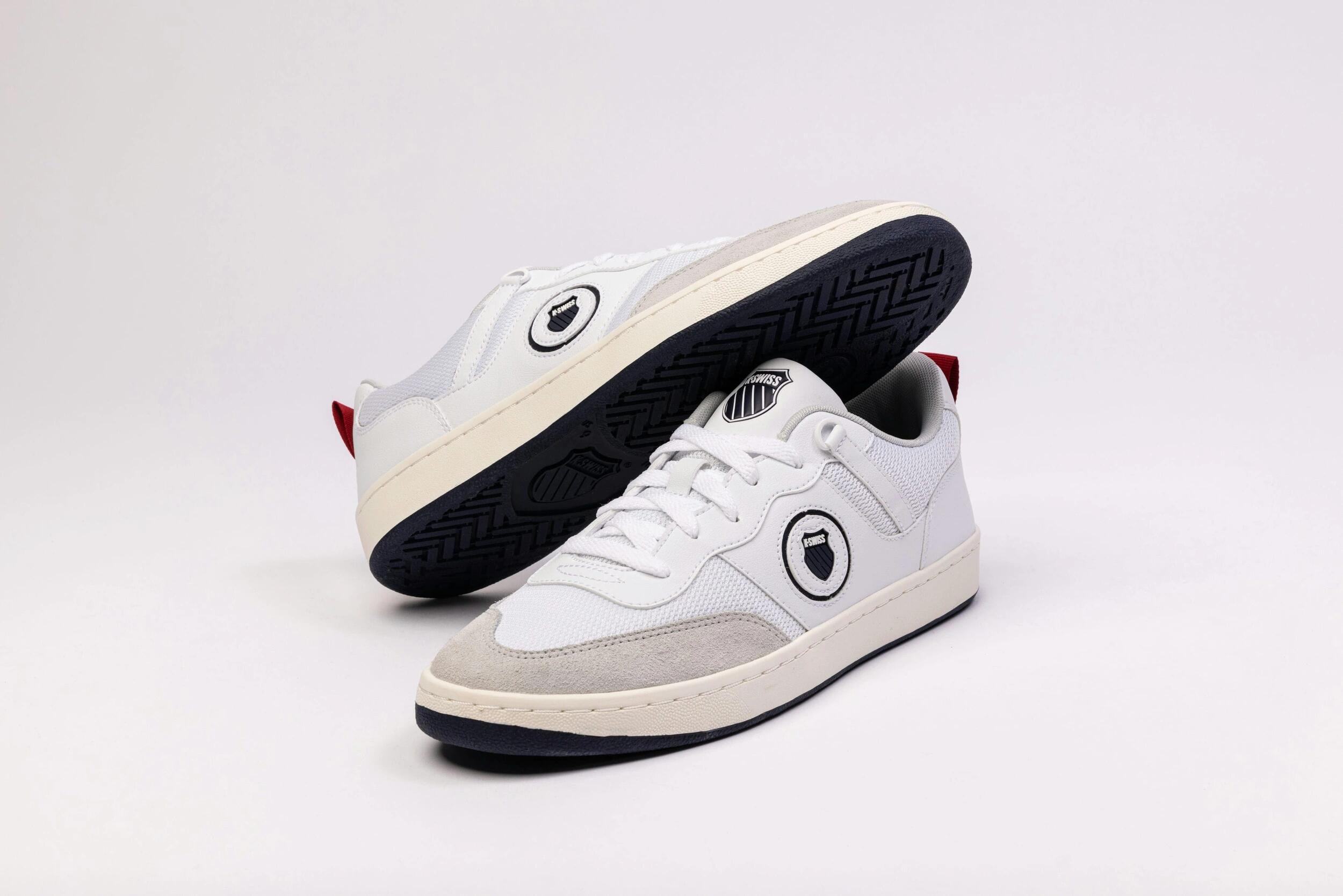 K-SWISS K-Varsity weiße low Sneakers mit Schnürung, runder Zehenpartie 3/4