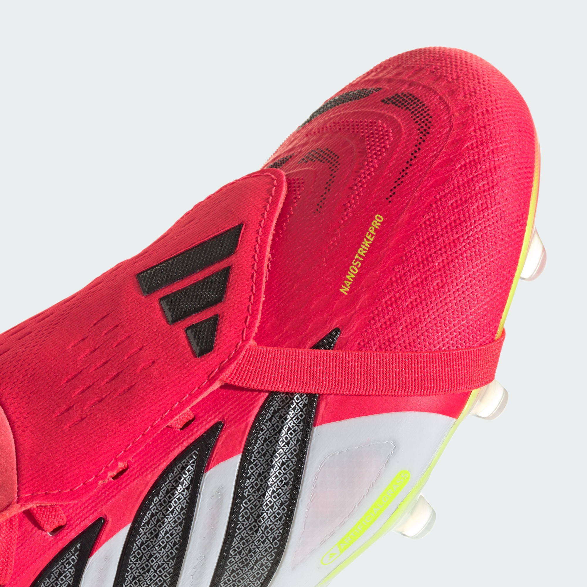 Scarpa da calcio PREDATOR PRO con linguetta ripiegabile per superfici in erba 6/7