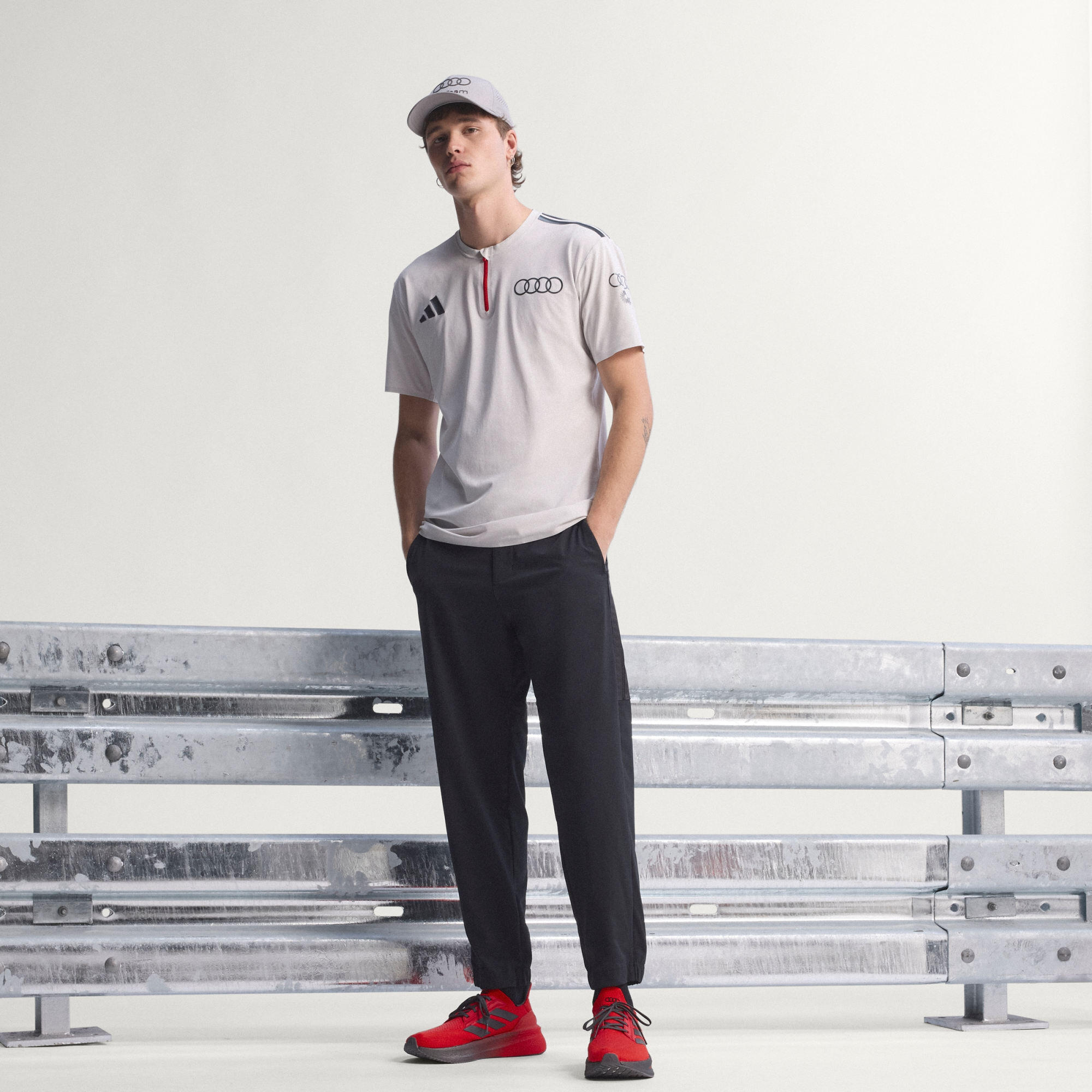 POLO MANCHES COURTES INGÉNIEURS ET ÉQUIPE MARKETING AUDI REVOLUT F1 TEAM 7/7