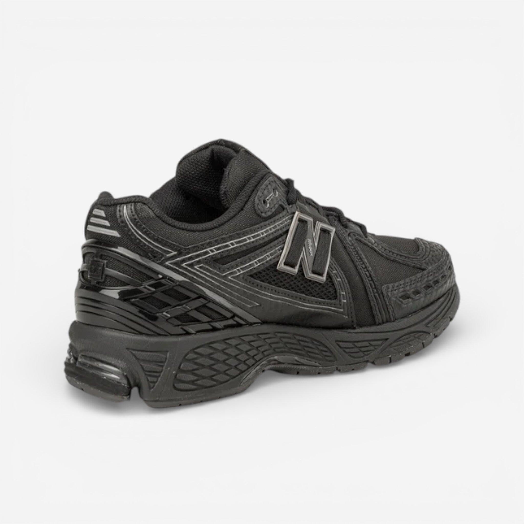 New Balance 1906 Black/Silver Metallic 3/4