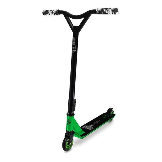 Chasse aux trottinettes acrobatiques en torpille pour le surf de rue