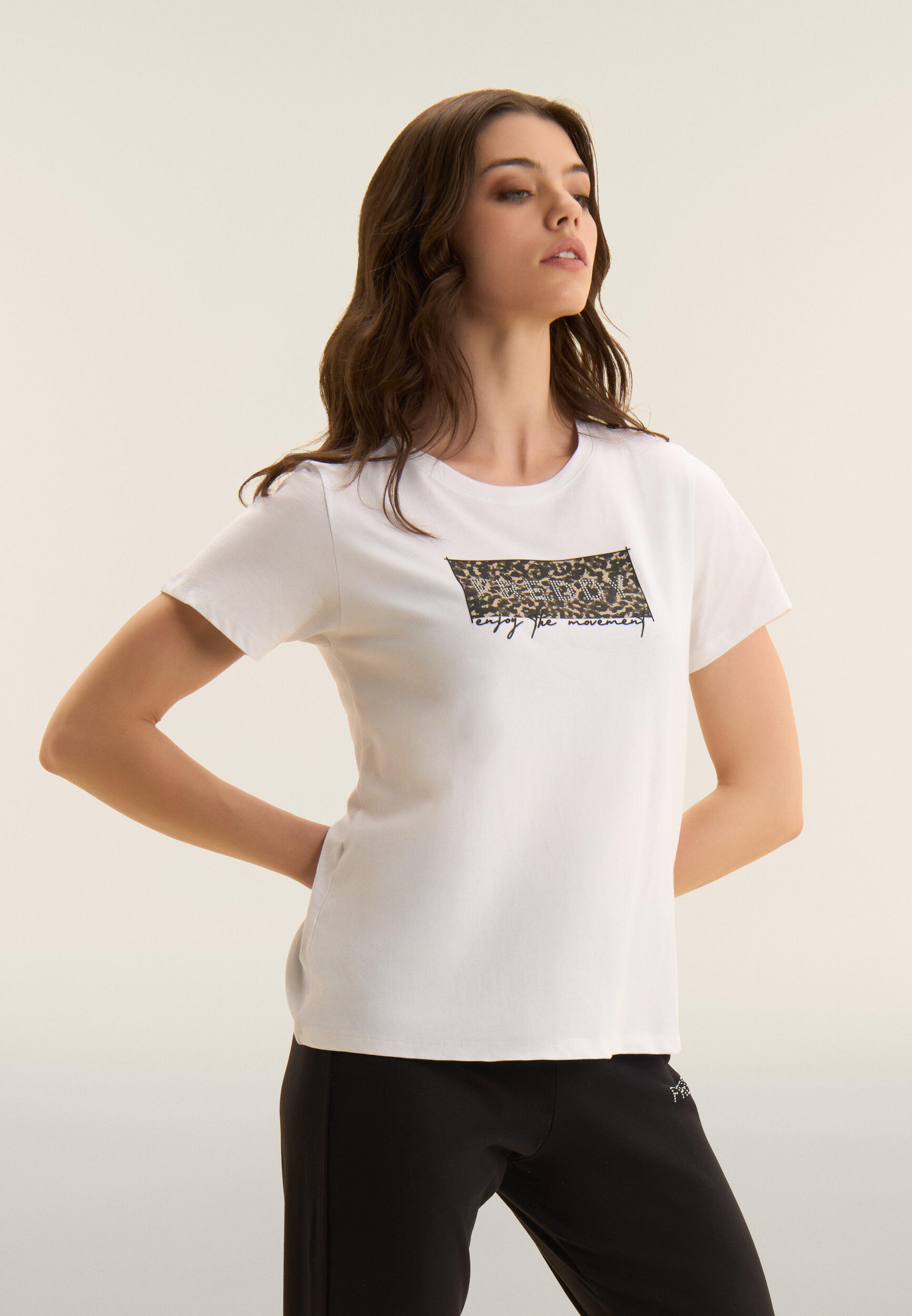 T-shirt à imprimé léopard décoré de clous et d’un logo 2/4