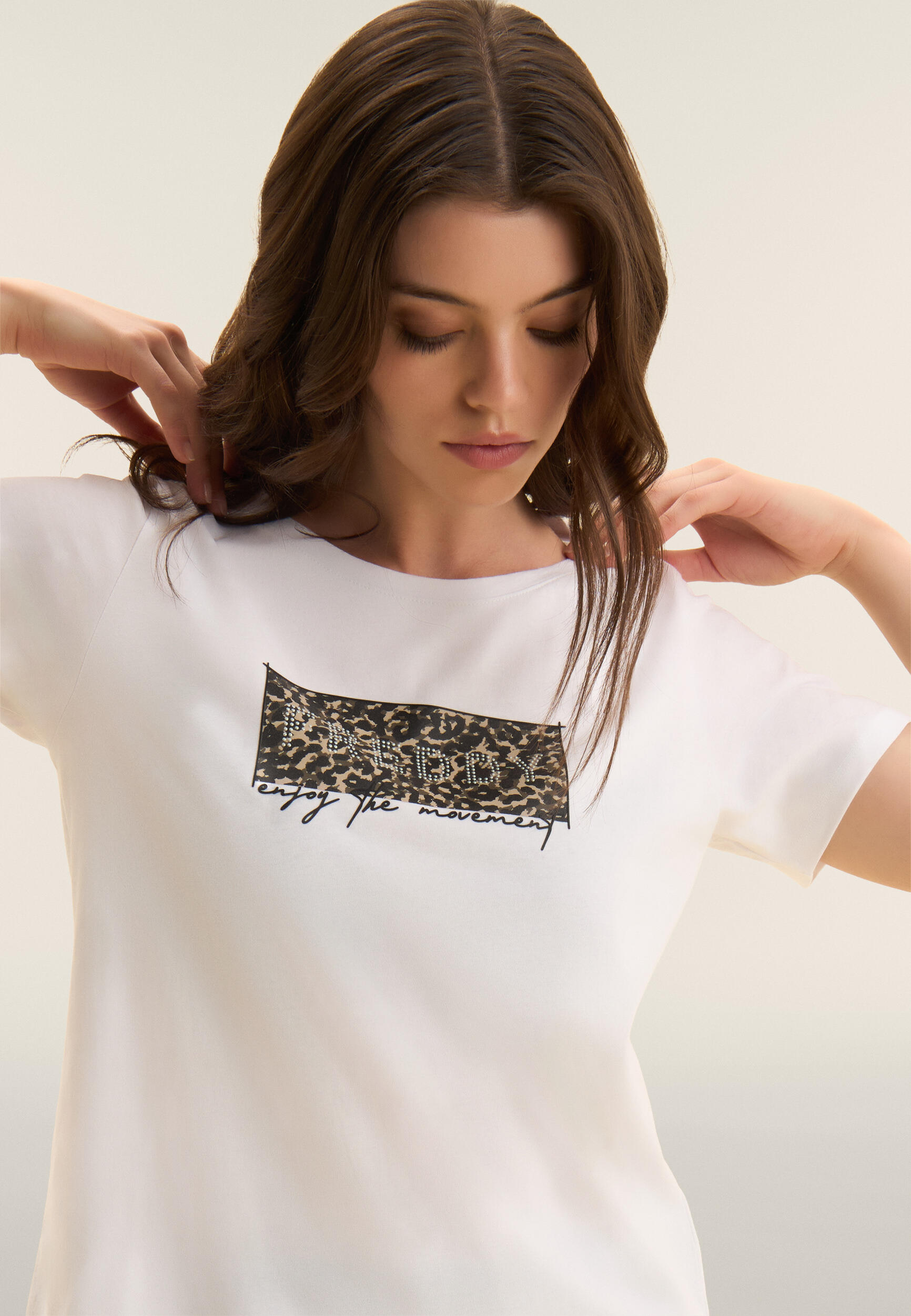 T-shirt à imprimé léopard décoré de clous et d’un logo 4/4