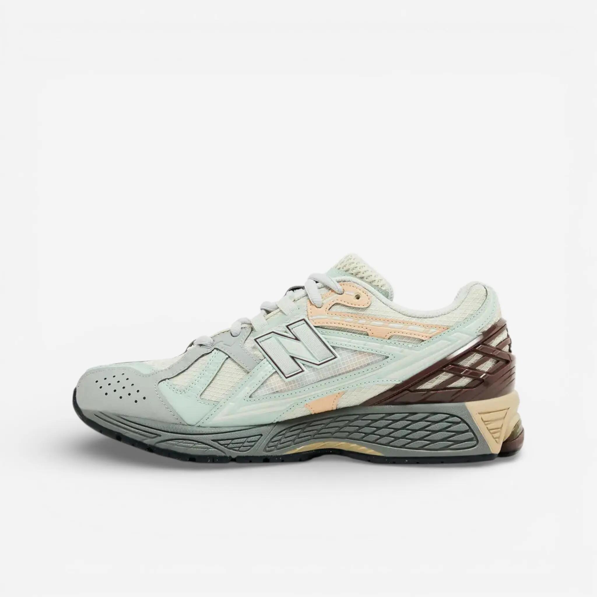 New Balance 1906D Clay Ash Licorice 2/3