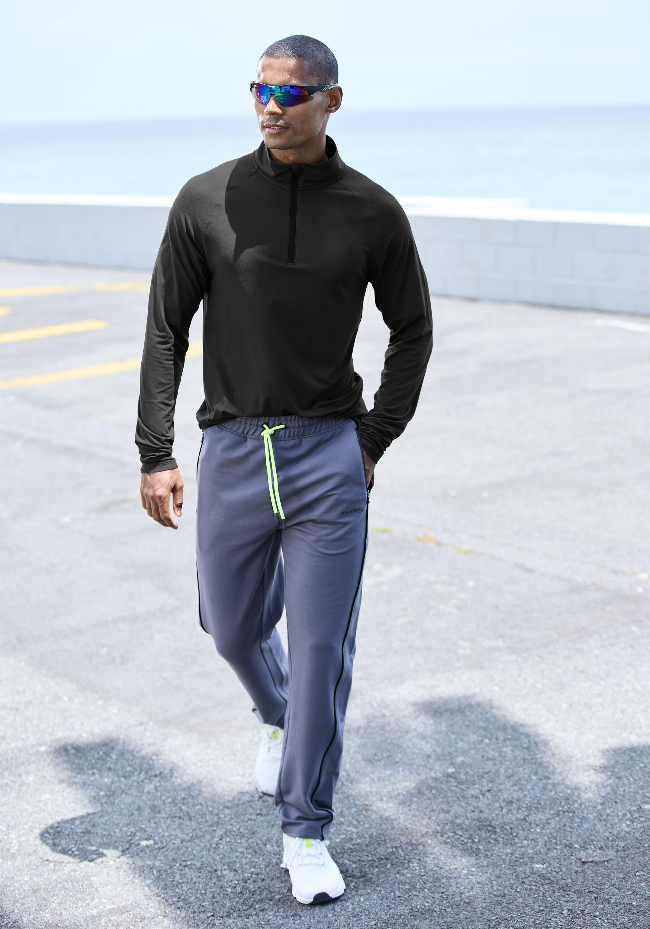 AUTHENTIC LE JOGGER picture