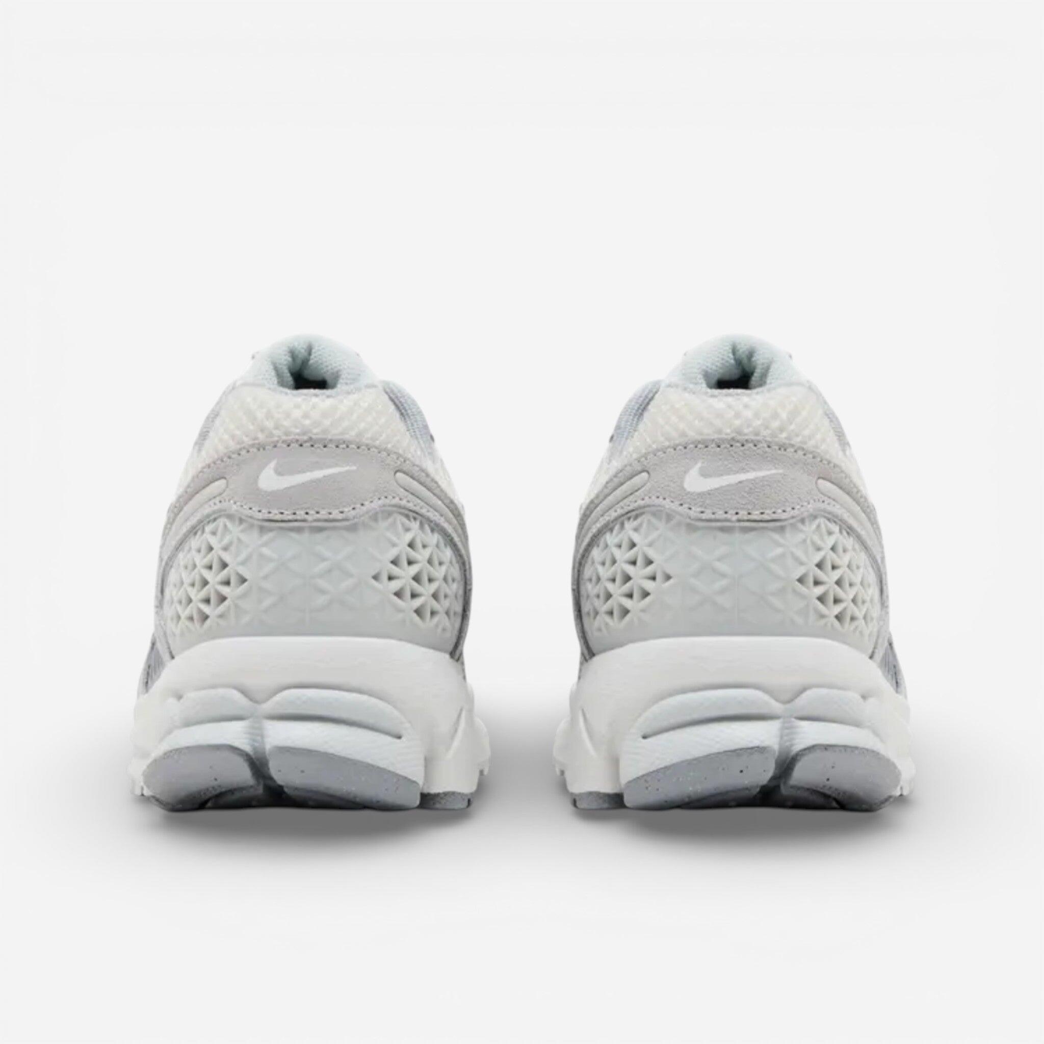 Nike Zoom Vomero 5 Wmns "Pure Platinum Summit White" 3/3