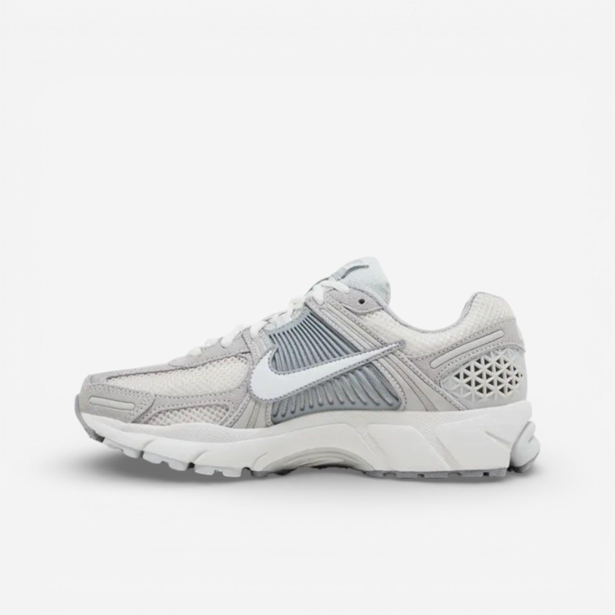 Nike Zoom Vomero 5 Wmns "Pure Platinum Summit White" 2/3
