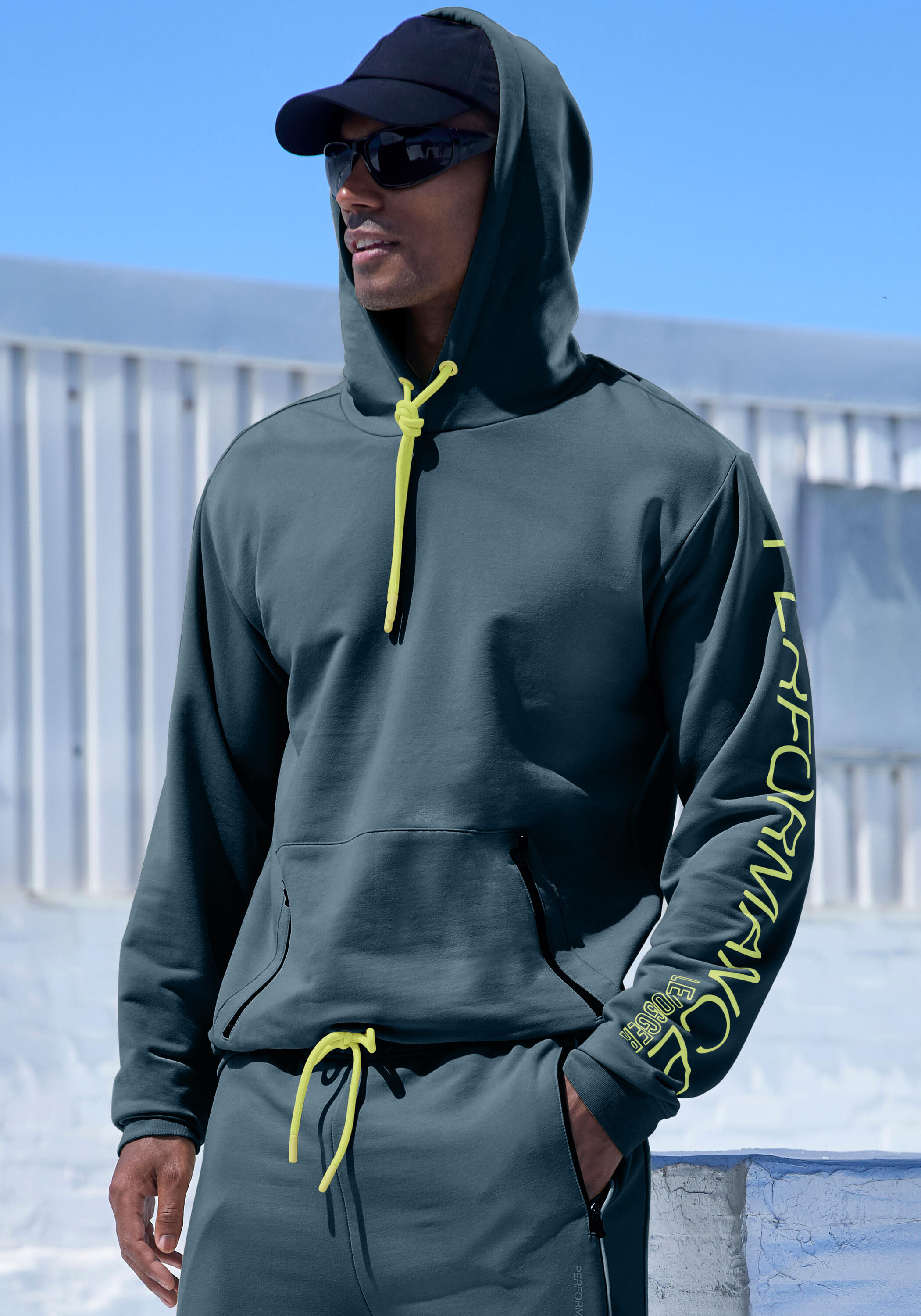 AUTHENTIC LE JOGGER picture