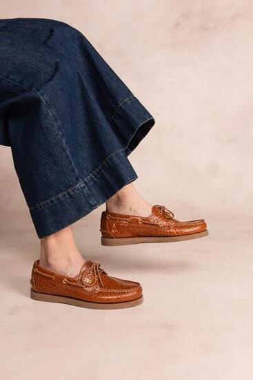 Chaussures bateau femme PHENISE Croco Cognac