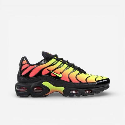 Nike air max plus black volt solar red (women's)