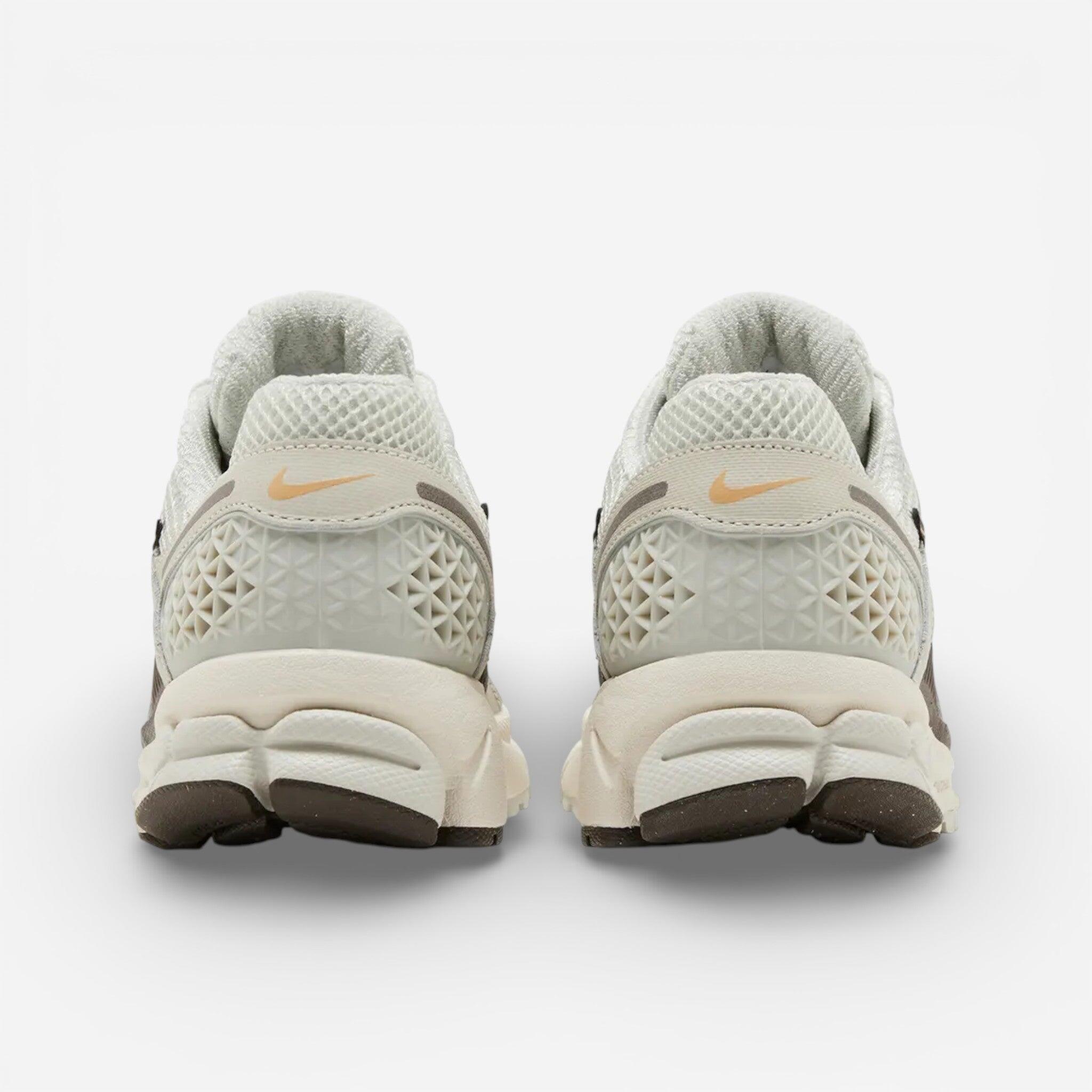 Nike Zoom Vomero 5 Light Bone Ironstone (Women's) 3/4