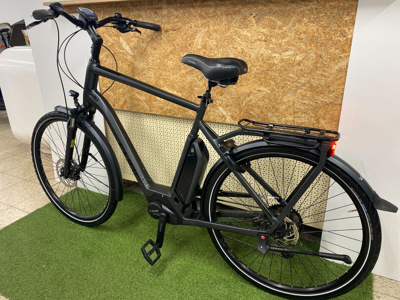 Cube Town Sport 2022, 500 Wh, framemaat 61 cm, metal/grijs 6/7