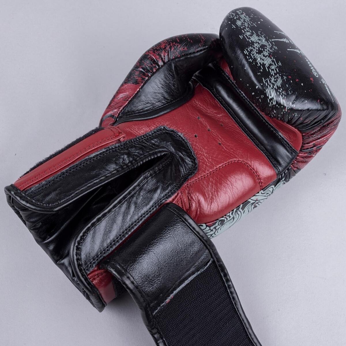 Guantoni da boxe 8 WEAPONS Hanuman Yant – Nero/Rosso – 12 oz 2/7