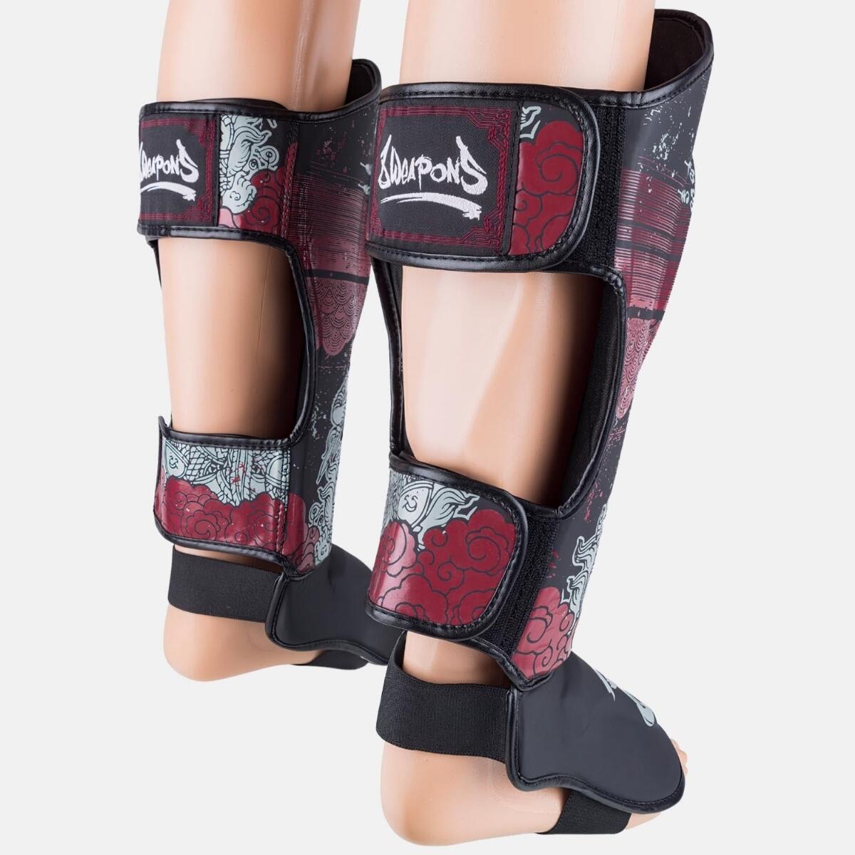 Schienbeinschoner 8 WEAPONS Hanuman Yant – Schwarz/Rot – S 6/7