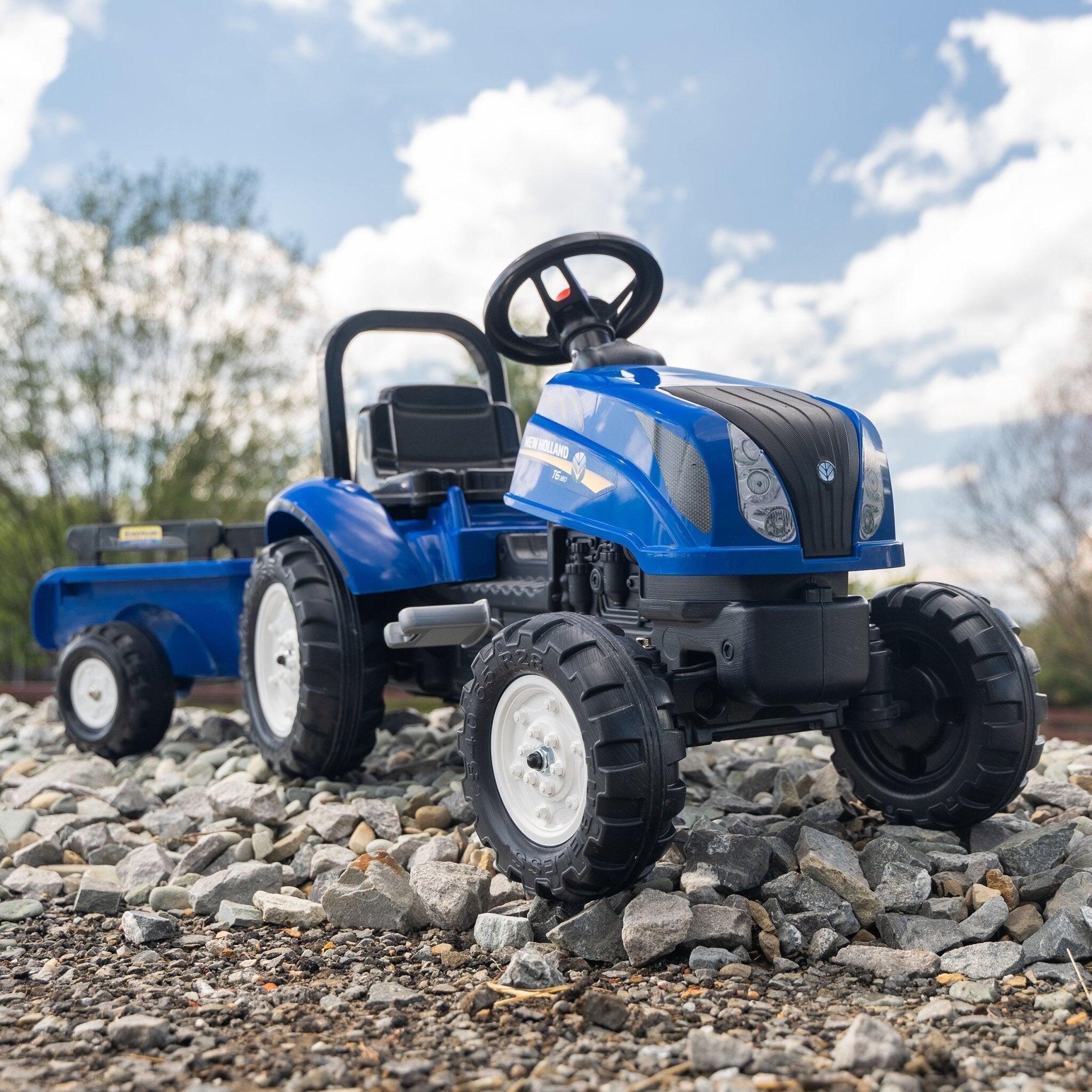Falk New Holland Tractor with Trailer and Opening Bonnet 5/5
