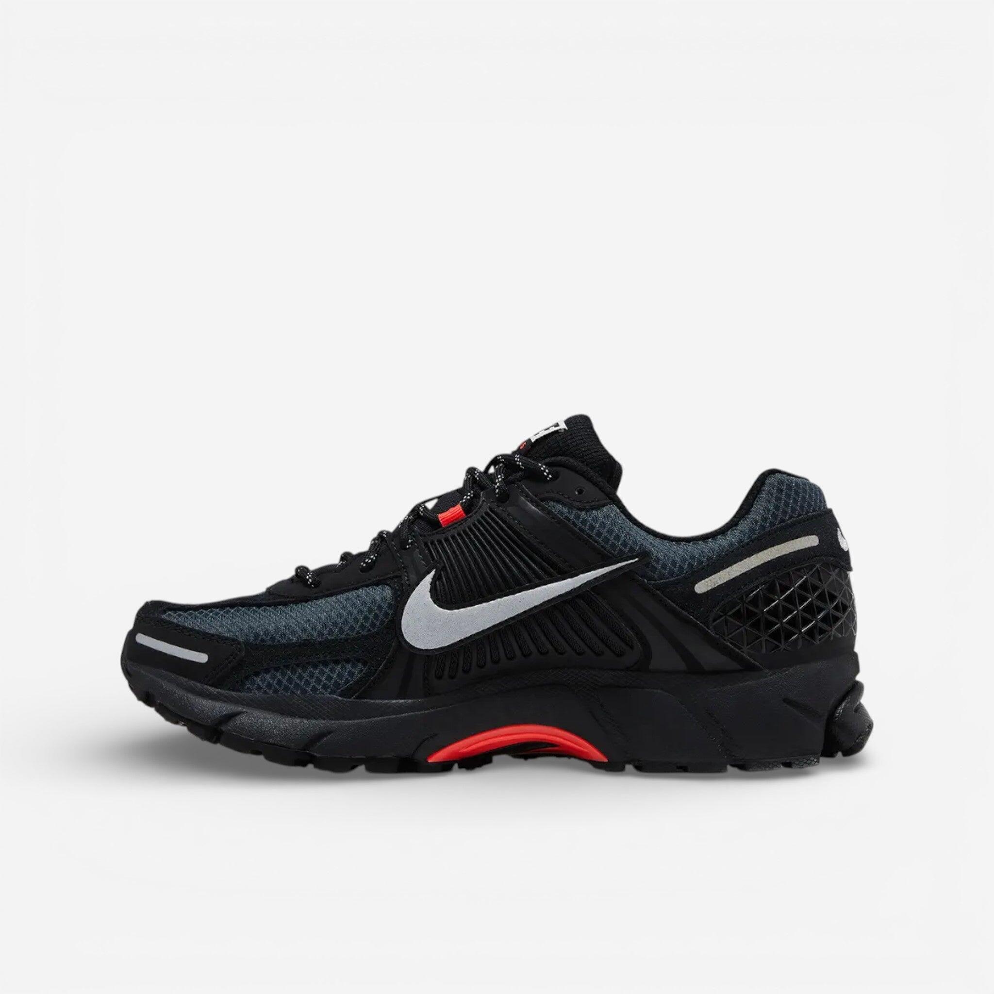 Nike Zoom Vomero 5 Black Metallic University Red 2/3