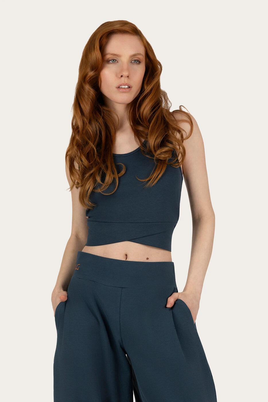 Crop Top de Yoga et Pilates Sati à Nœud – Bleu foncé 1/5