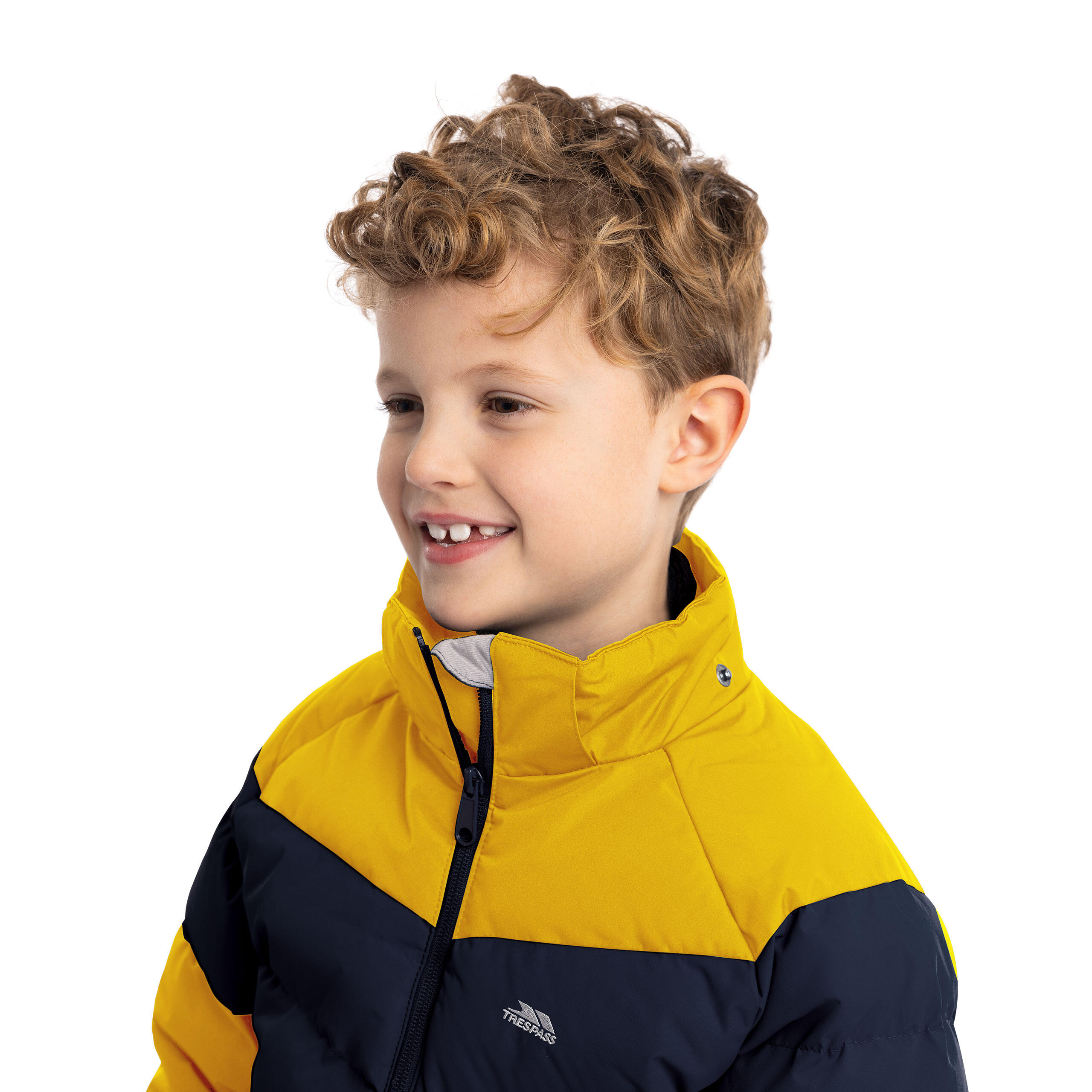 Cazadora infantil acolchada con capucha desmontable. 5/5