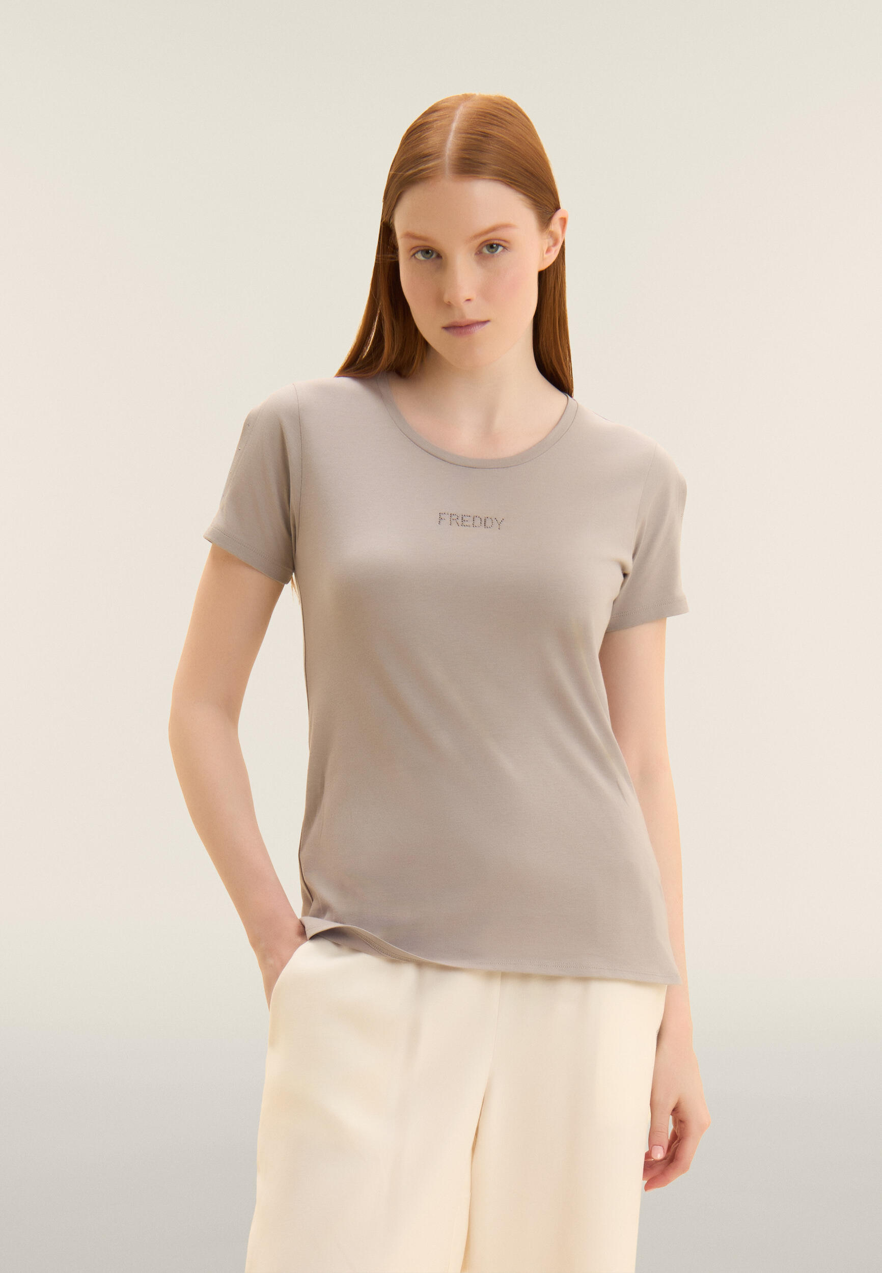 T-shirt manica corta con dettaglio cut out e strass 2/4