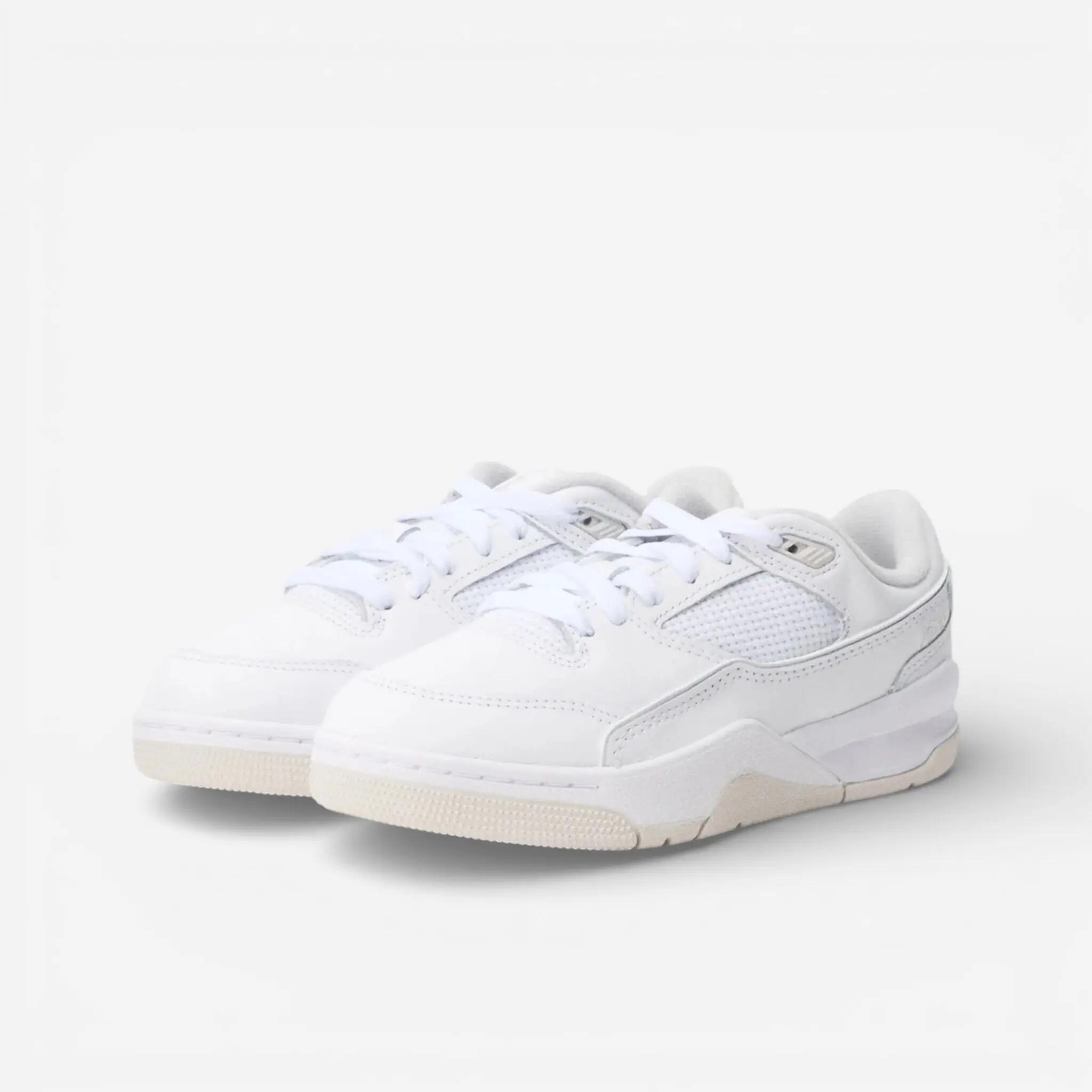 Jordan Flight Court White/Pure Platinum (Women's) 2/4
