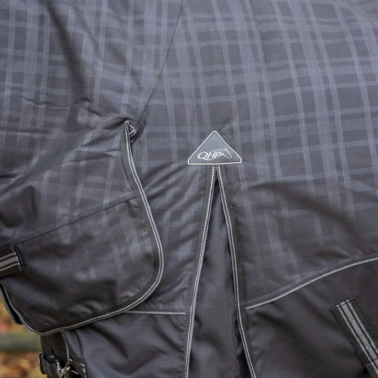 Couverture avec cou pour cheval QHP Collection 300g 5/7