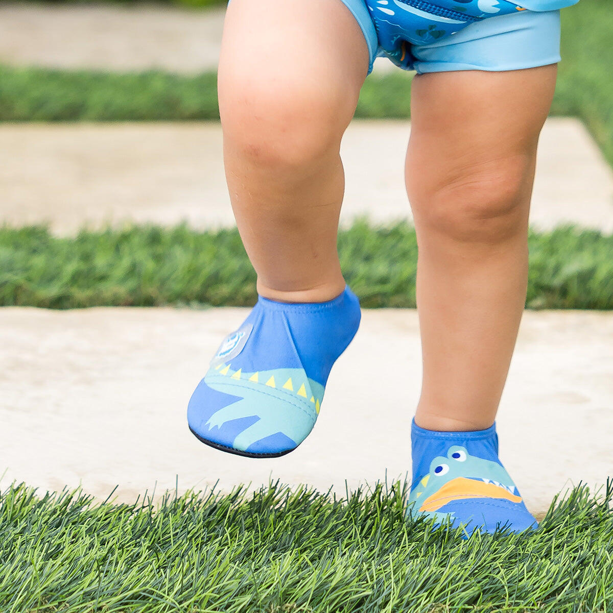 Childrens Beach Shoes, Crocodile Swamp 2/4