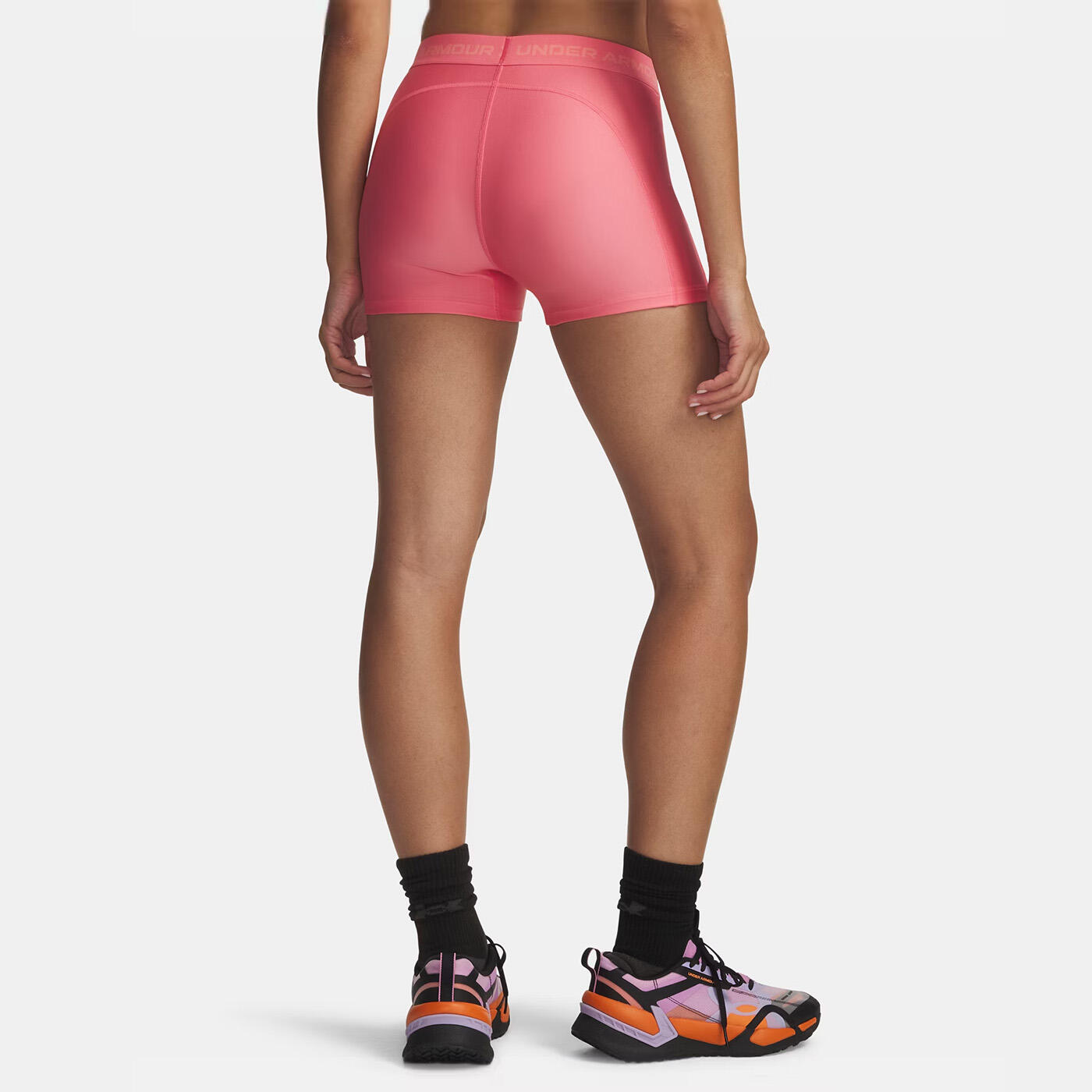 Shorty Under Armour HeatGear® 8cm pour femme Rose doux 2/3