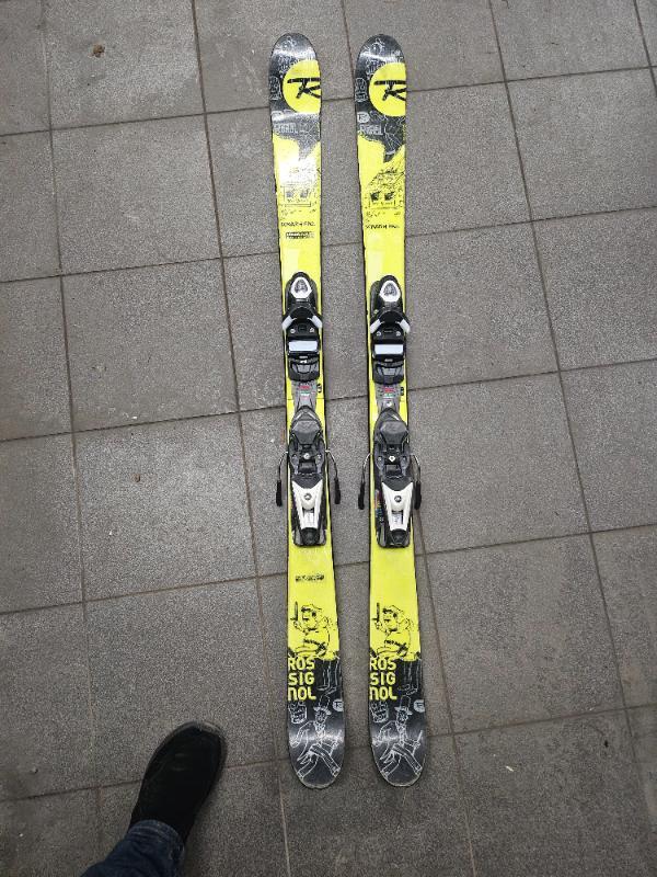 SKI D'OCCASION FREESTYLE ROSSIGNOL SCRATCH 2019 + FIXATION