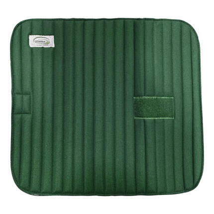 Unter verbänden aus filz und schaumgummi.