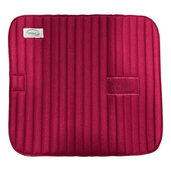 Unter verbänden aus filz und schaumgummi.