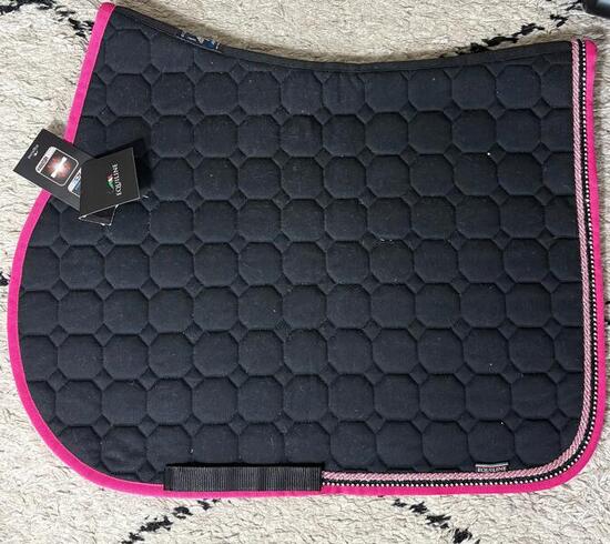 Tapis de selle noir bord rose - EQUILINE