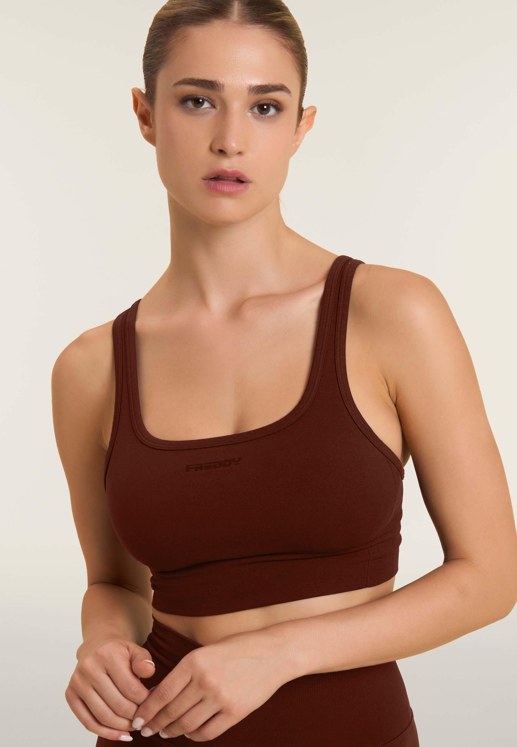 Brassière de sport avec pièces décoratives en arête de poisson 4/4