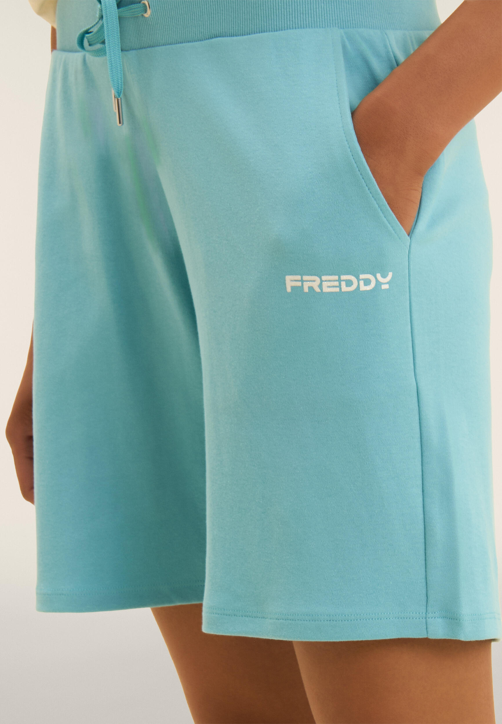 Pantaloni Corti con piccolo Logo FREDDY in Glitter 4/4