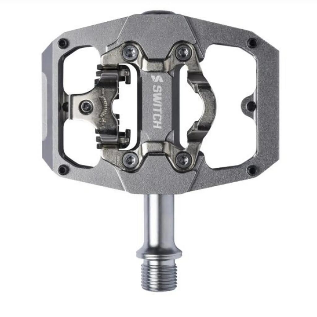 Automatic flat or standard aluminum pedals Switch
