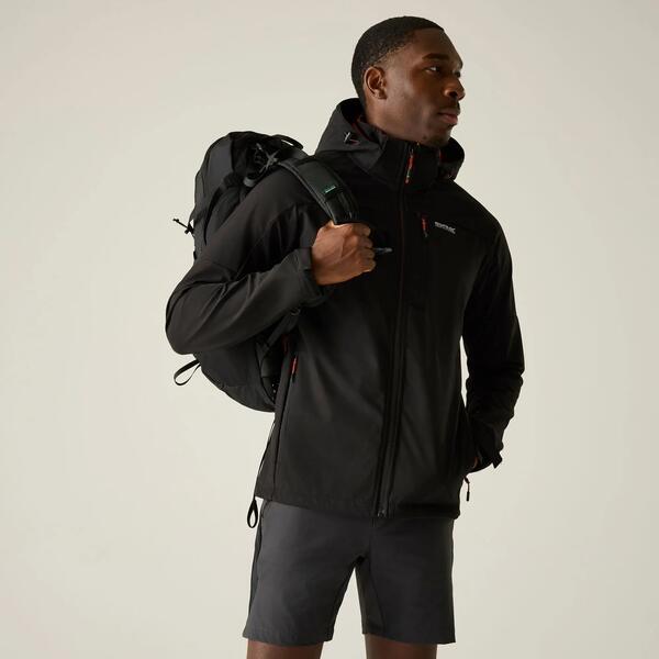 REGATTA Chaqueta softshell impermeable con capucha Arana para hombre
