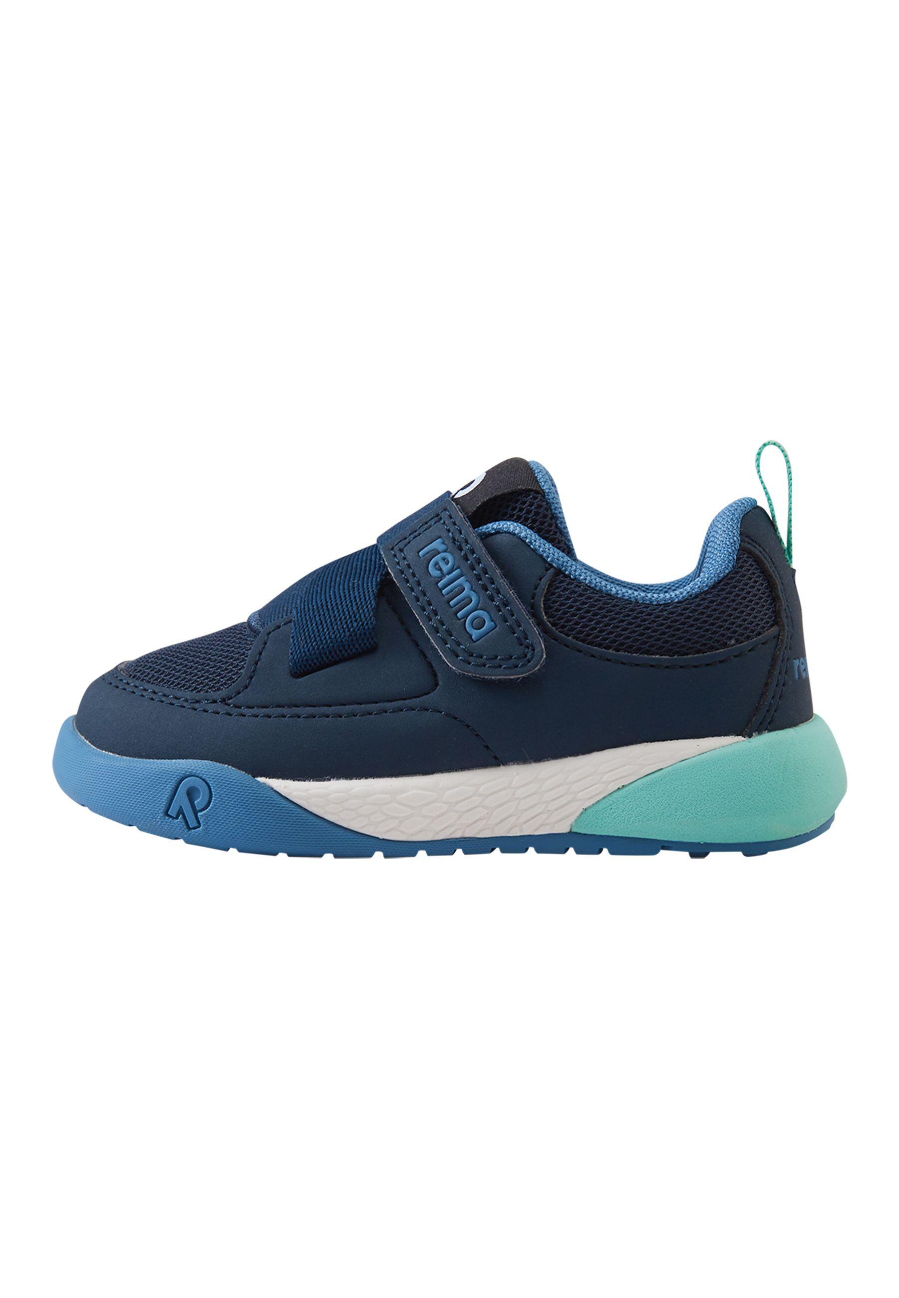 bleu marine.
