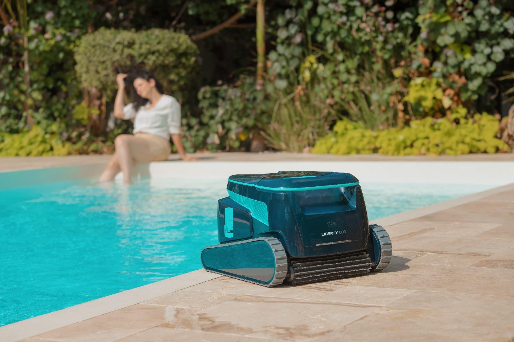 Aspirador robot Maytronics Dolphin LIBERTY 600  limpa fundos automático bateria 3/7