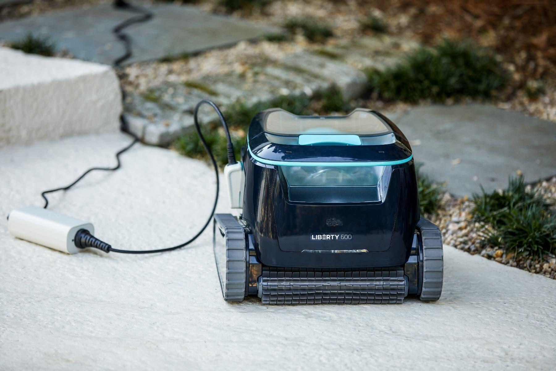 Aspirador robot Maytronics Dolphin LIBERTY 600  limpa fundos automático bateria 5/7