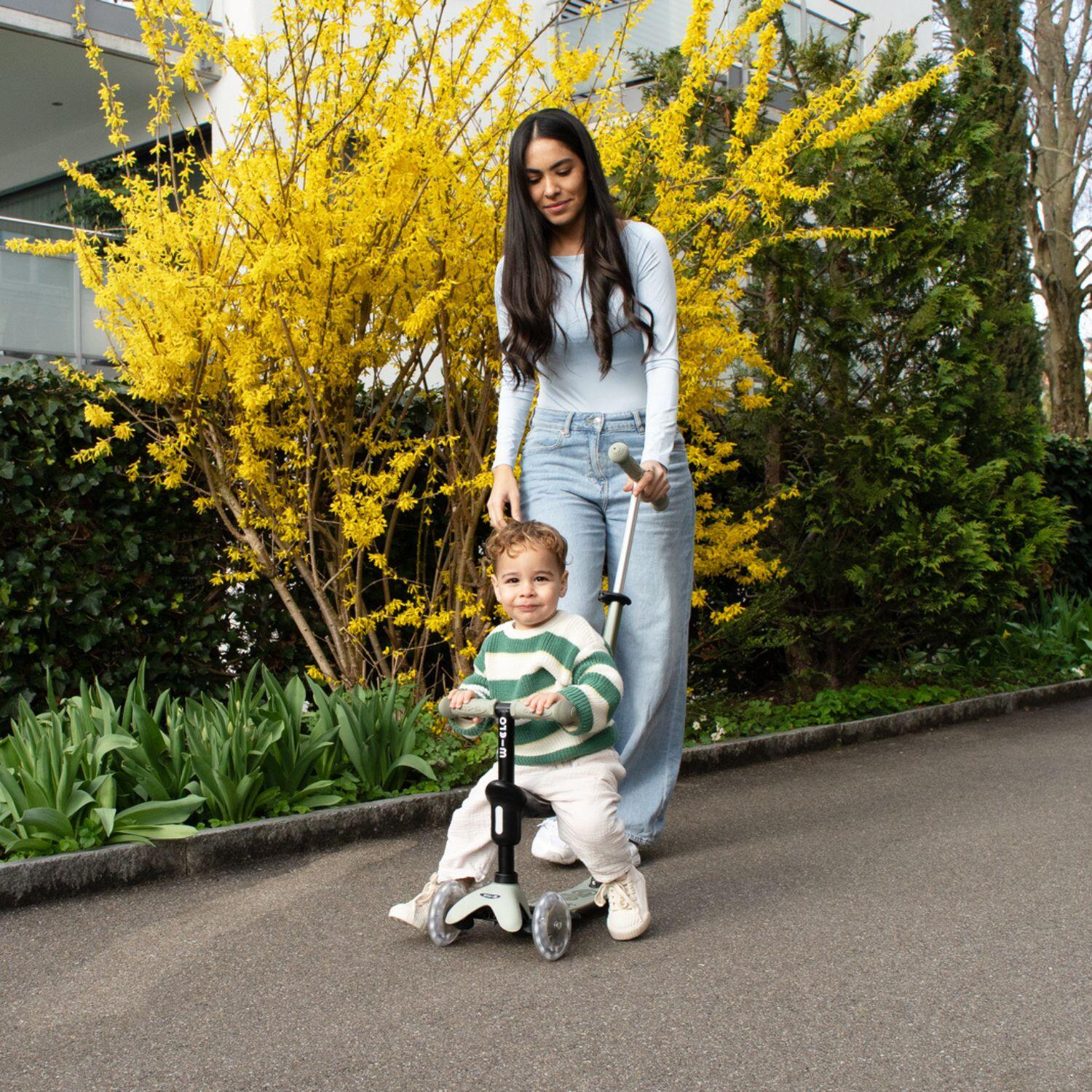 Trottinette évolutive  Mini2Grow 2.0  Sauge LED 2/7