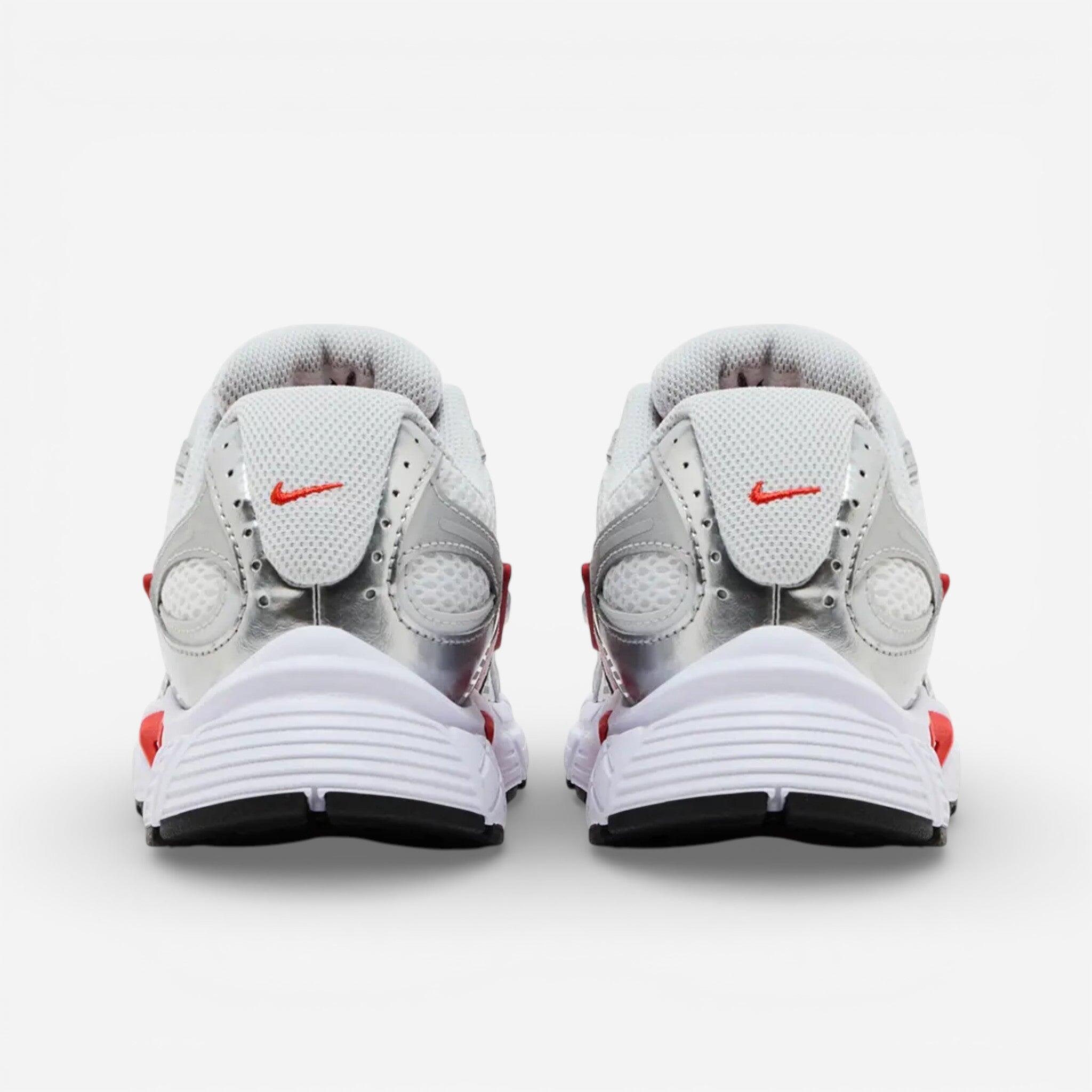 Nike V5 RNR White Picante Red Vast Grey Black (Women's) 3/3