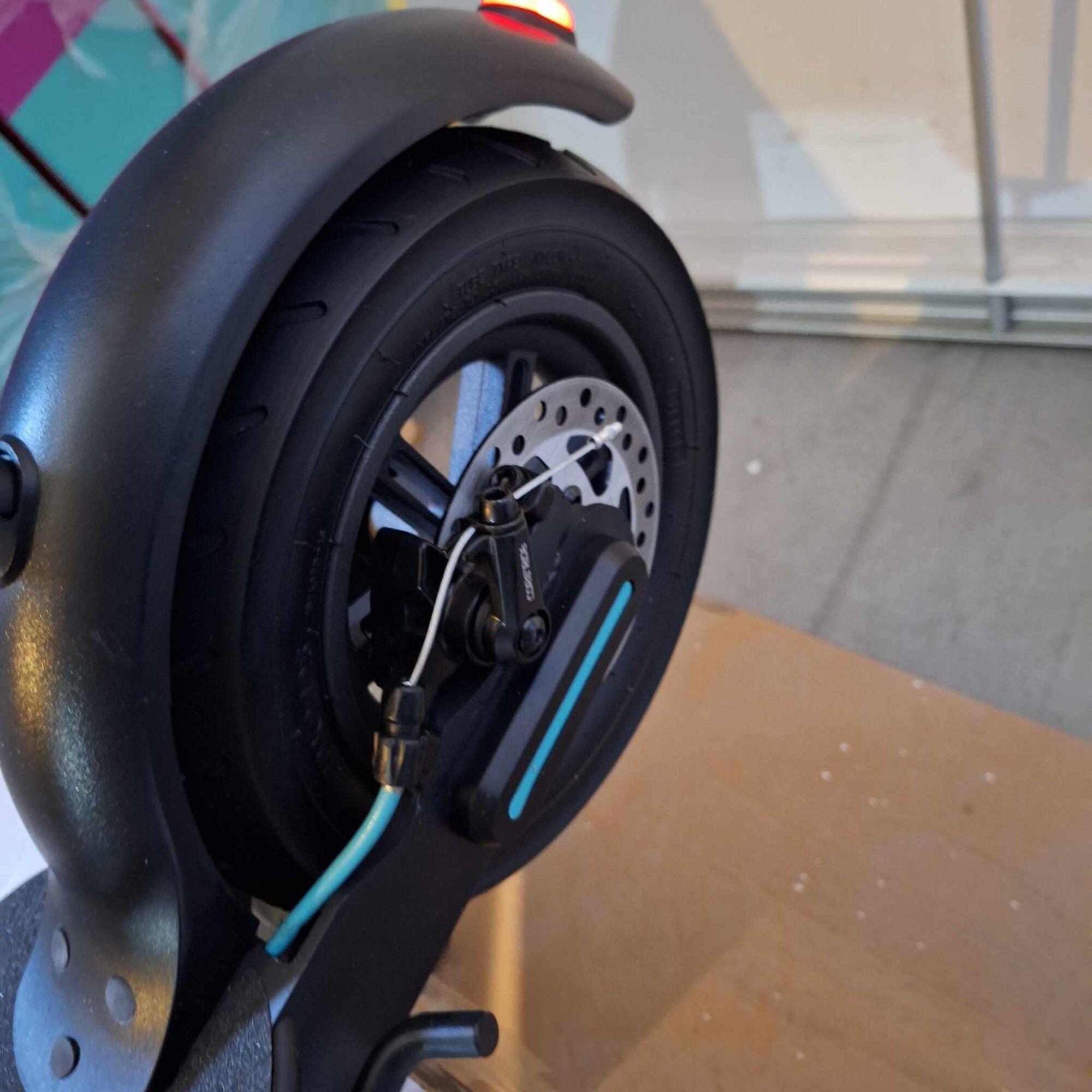 Second Life Hulajnoga elektryczna Motus Scooty 10 Lite Gen - stan bardzo dobry 5/7