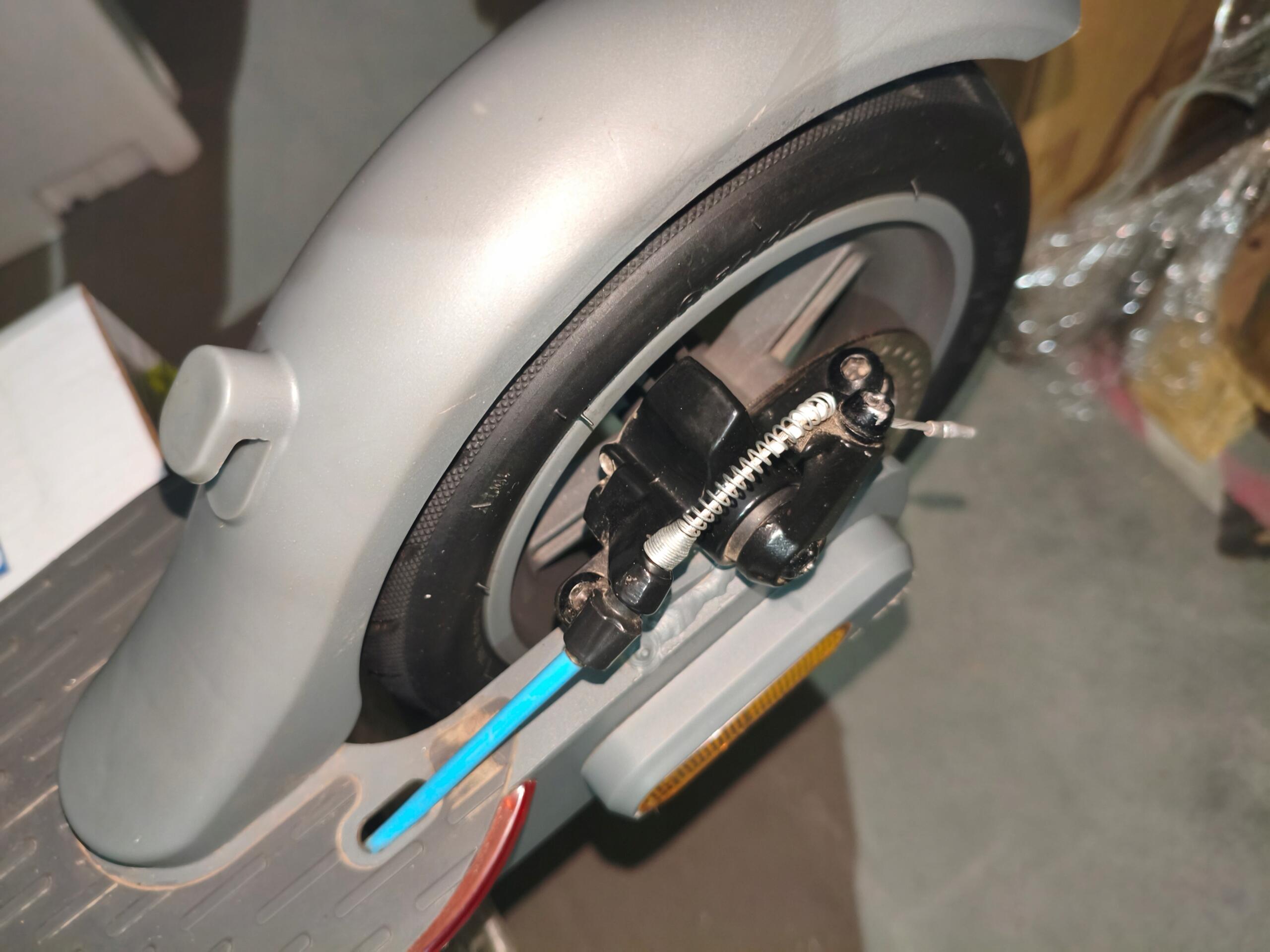 Second Life Hulajnoga elektrycznamiejska Motus Scooty 8,5 Lite 250W - stan dobry 5/7