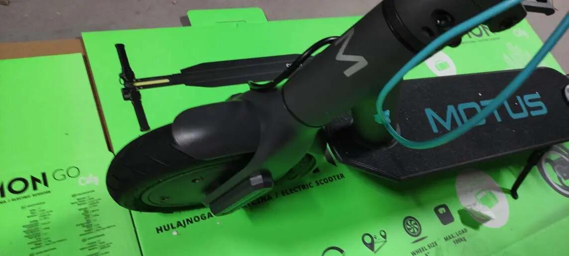 Second Life Hulajnoga elektryczna lekka Motus Scooty 8.5 350W, stan bardzo dobry 4/7